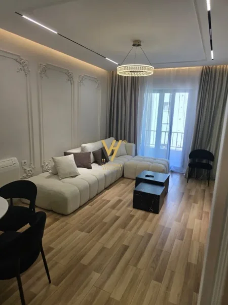 Tirane, jepet me qera apartament 2+1+Ballkon Kati 7, 107 m² 1.000 € (ASTIR)