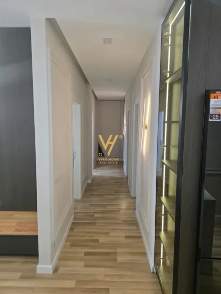 Tirane, jepet me qera apartament 2+1+Ballkon Kati 7, 107 m² 1.000 € (ASTIR)