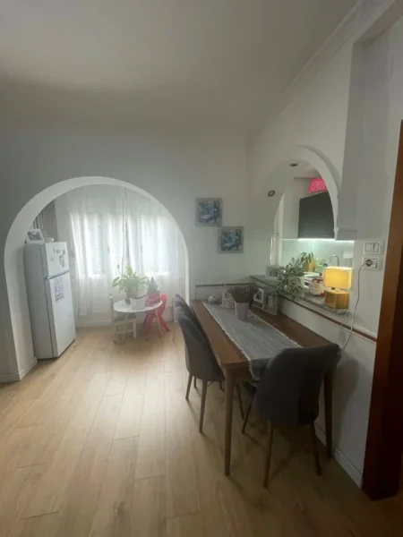 Tirane, jepet me qera apartament 1+1 Kati 4, 56 m² 500 € (Ferit Xhajko)