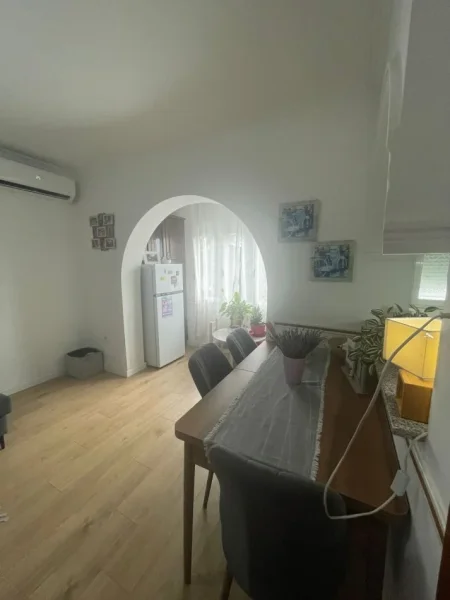 Tirane, jepet me qera apartament 1+1 Kati 4, 56 m² 500 € (Ferit Xhajko)