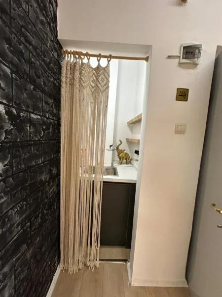 Tirane, jepet me qera zyre Kati 2, 70 m² 600 € (RRUGA KAVAJES)