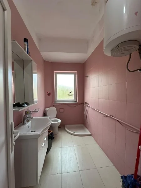 Tirane, jepet me qera zyre Kati 2, 70 m² 600 € (RRUGA KAVAJES)