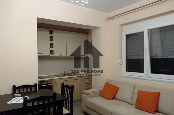 Tirane, jepet me qera apartament 1+1 Kati 4, 70 m² 520 € (Myslym shyre)