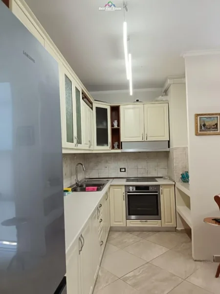 Tirane, jepet me qera apartament 1+1+Ballkon Kati 4, 70 m² 550 € (dritan hoxha)