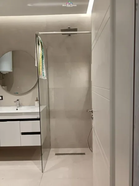 Tirane, jepet me qera apartament 1+1+Ballkon Kati 4, 70 m² 550 € (dritan hoxha)