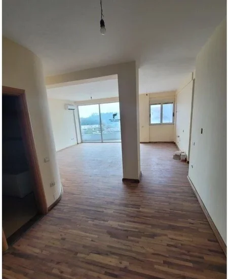 Tirane, shitet apartament 4+1 , 655 m² 700.000 € (SAUK)
