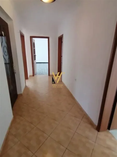 Tirane, jepet me qera apartament 2+1+Ballkon Kati 6, 126 m² 500 € (RRUGA E KAVAJES)
