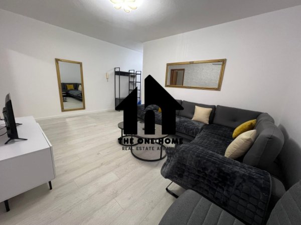 Tirane, jepet me qera apartament 1+1+Ballkon Kati 3, 70 m² 650 € (Komune Parisit)
