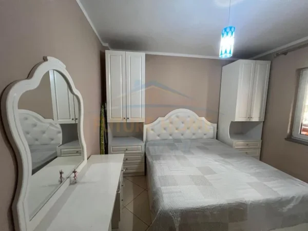Tirane, jepet me qera apartament 1+1 Kati 3, 73 m² 500 € (Rruga Jordan Misja)