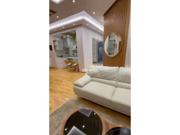 Tirane, jepet me qera apartament 2+1+Ballkon Kati 3, 97 m² 1.000 € (Kompleksi Vizion Plus , Don Bosko)