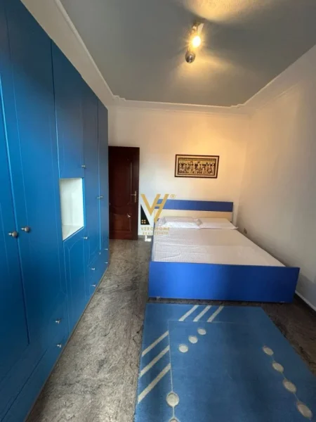 Tirane, jepet me qera apartament 2+1+Ballkon Kati 6, 113 m² 950 € (BULEVARDI ZOGU I PARE)