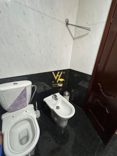 Tirane, jepet me qera apartament 2+1+Ballkon Kati 6, 113 m² 950 € (BULEVARDI ZOGU I PARE)