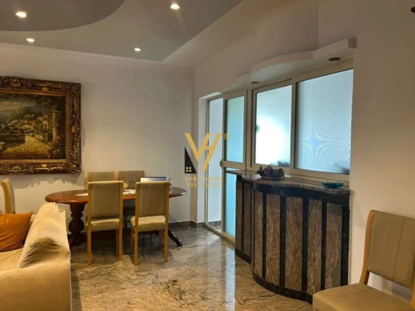 Tirane, jepet me qera apartament 2+1+Ballkon Kati 6, 113 m² 950 € (BULEVARDI ZOGU I PARE)