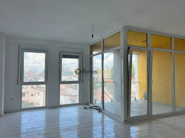 Tirane, shitet apartament 2+1+Ballkon Kati 2, 123 m² 172.000 € (Rruga Dine Hoxha)
