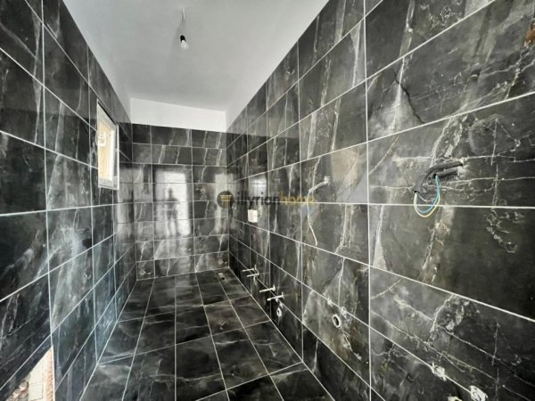 Tirane, shitet apartament 2+1+Ballkon Kati 2, 123 m² 172.000 € (Rruga Dine Hoxha)