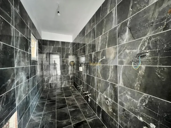 Tirane, shitet apartament 2+1+Ballkon Kati 2, 123 m² 172.000 € (Rruga Dine Hoxha)