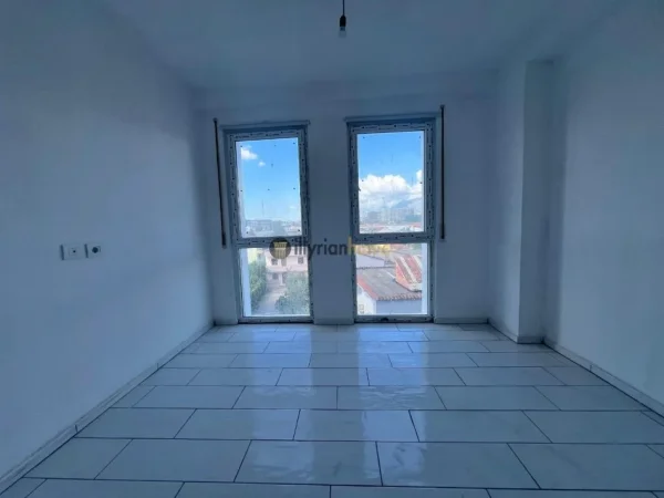 Tirane, shitet apartament 2+1+Ballkon Kati 2, 123 m² 172.000 € (Rruga Dine Hoxha)