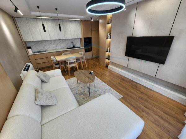 Tirane, jepet me qera apartament 2+1+Ballkon Kati 3, 100 m² 700 € (Selite)