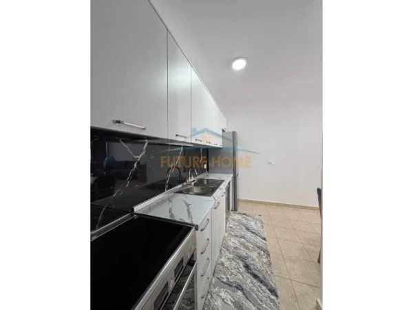 Tirane, jepet me qera apartament 2+1+Ballkon Kati 4, 83 m² 650 € (Ish Fusha e Aviacionit)