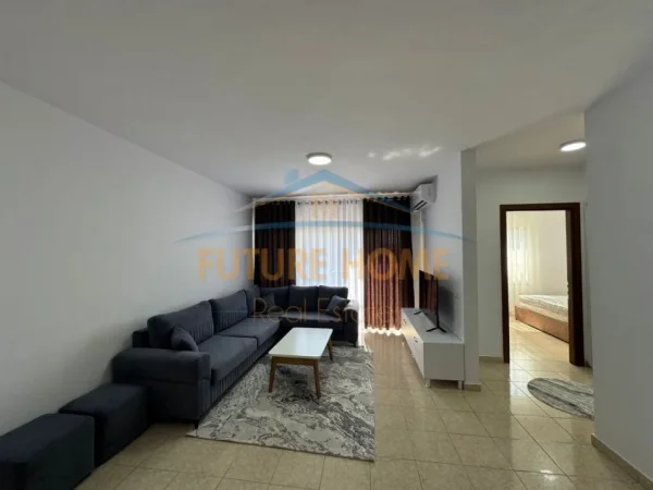 Tirane, jepet me qera apartament 2+1+Ballkon Kati 4, 83 m² 650 € (Ish Fusha e Aviacionit)