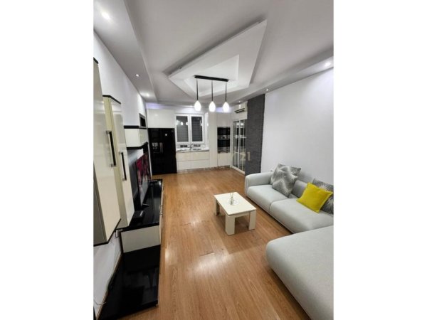 Tirane, jepet me qera apartament 2+1 Kati 4, 90 m² 500 € (Bulevardi Ei)