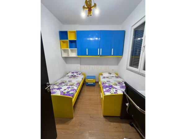 Tirane, jepet me qera apartament 2+1 Kati 4, 90 m² 500 € (Bulevardi Ei)
