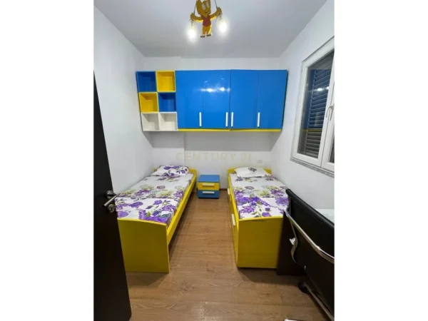 Tirane, jepet me qera apartament 2+1 Kati 4, 90 m² 500 € (Bulevardi Ei)