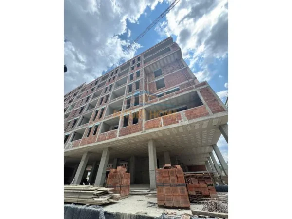 Tirane, shes apartament 2+1+Ballkon Kati 3, 91 m² 90.000 € (QTU)