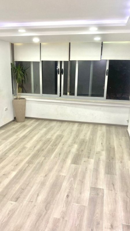 Tirane, jepet me qera ambjent biznesi , 85 m² 1.000 € (Sheshi Willson)