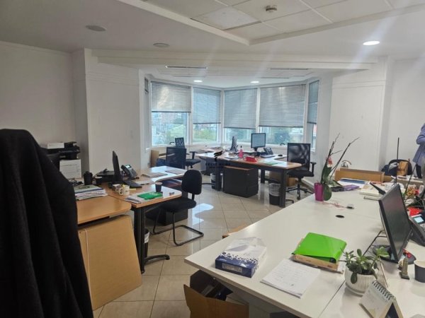 Tirane, jepet me qera zyre Kati 6, 110 m² 2.200 € (KULLAT BINJAKE)