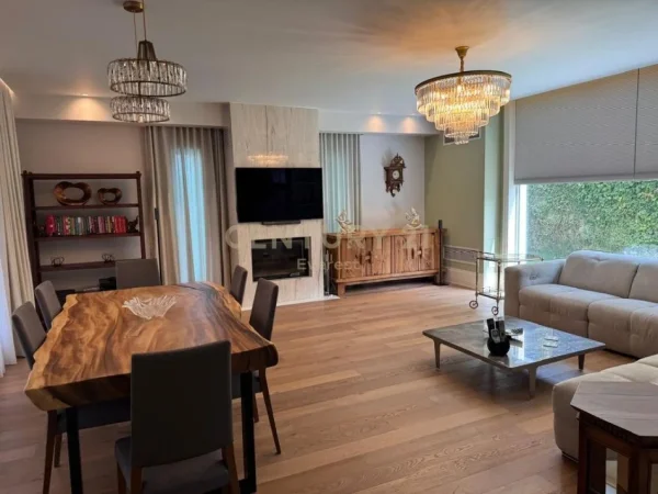 Tirane, shitet Vile 3 Katshe Kati 4, 383 m² 1.480.000 € (Farke , White House)