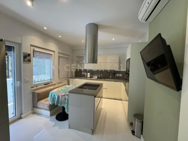 Tirane, shitet Vile 3 Katshe Kati 4, 383 m² 1.480.000 € (Farke , White House)