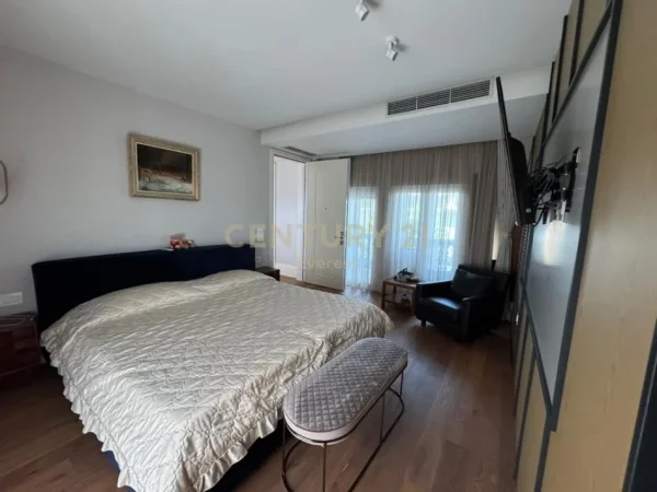 Tirane, shitet Vile 3 Katshe Kati 4, 383 m² 1.480.000 € (Farke , White House)