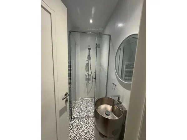 Tirane, shitet Vile 3 Katshe Kati 4, 383 m² 1.480.000 € (Farke , White House)