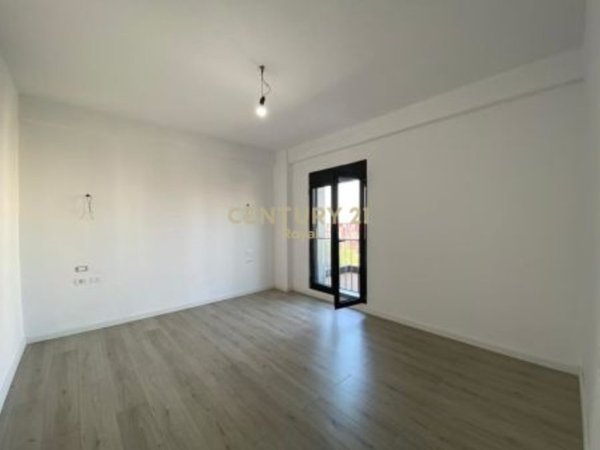 Tirane, jepet me qera ambjent biznesi Kati 7, 68 m² 900 € (Rruga e Elbasanit)