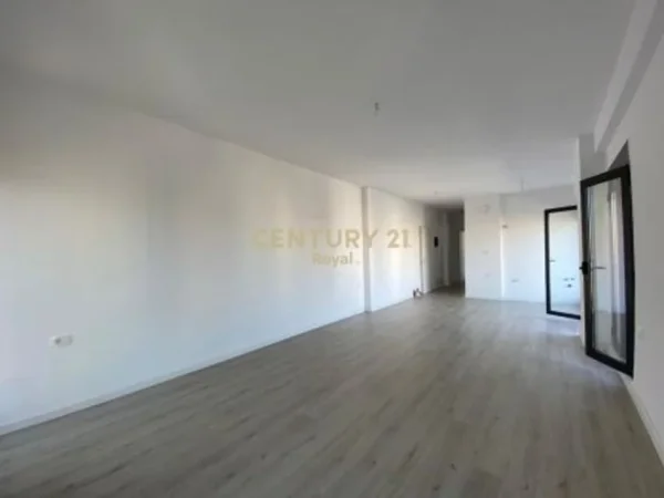 Tirane, jepet me qera ambjent biznesi Kati 7, 68 m² 900 € (Rruga e Elbasanit)