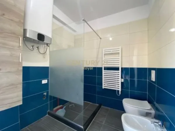Tirane, jepet me qera ambjent biznesi Kati 7, 68 m² 900 € (Rruga e Elbasanit)