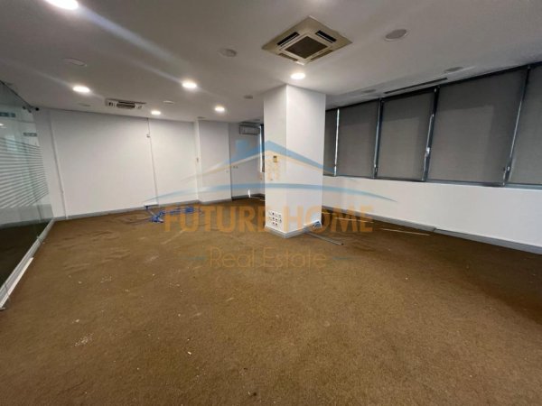 Tirane, jepet me qera zyre Kati 1, 265 m² 2.500 € (ZOGU I ZI)