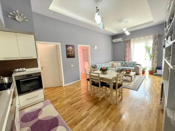 Tirane, shes apartament 2+1+Ballkon Kati 5, 84 m² 140.000 € (Thesari Fresk)