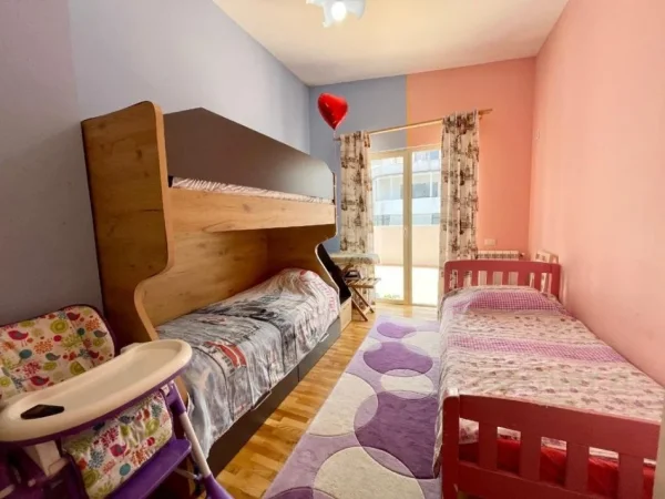 Tirane, shes apartament 2+1+Ballkon Kati 5, 84 m² 140.000 € (Thesari Fresk)