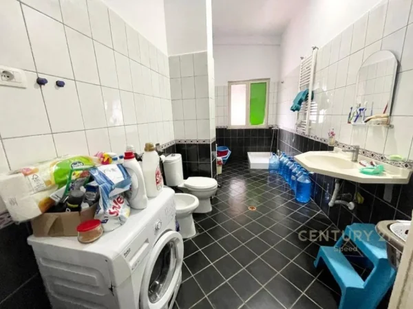 Tirane, shes apartament 2+1+Ballkon Kati 5, 84 m² 140.000 € (Thesari Fresk)