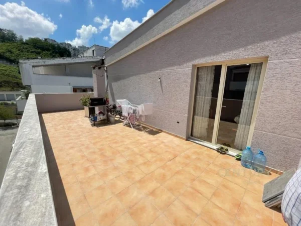 Tirane, shes apartament 2+1+Ballkon Kati 5, 84 m² 140.000 € (Thesari Fresk)