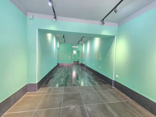 Tirane, jepet me qera ambjent biznesi Kati 0, 64 m² 600 € (Ambasada Amerikane)