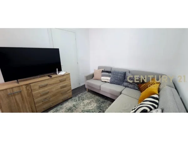 Tirane, jepet me qera apartament 1+1+Ballkon Kati 5, 78 m² 620 € (Liqeni Thate)