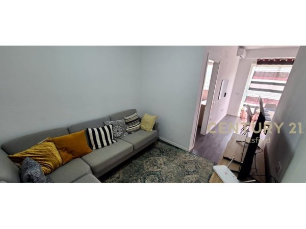 Tirane, jepet me qera apartament 1+1+Ballkon Kati 5, 78 m² 620 € (Liqeni Thate)