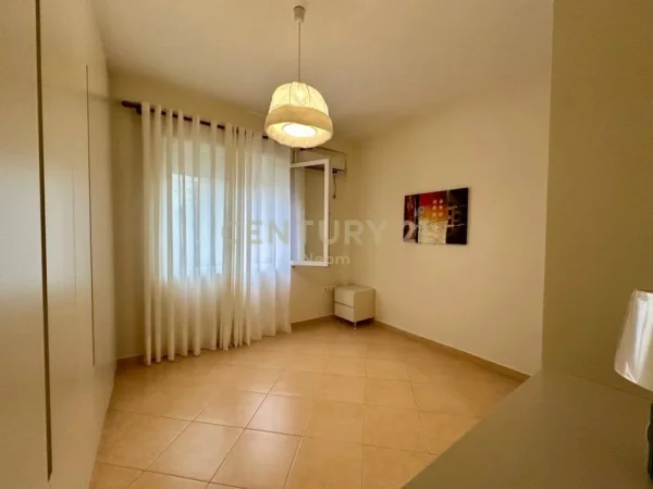 Tirane, jepet me qera apartament 3+1+Aneks+Ballkon Kati 1, 116 m² 750 € (Liqeni i Thate)
