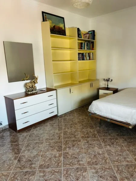 Tirane, jepet me qera apartament 2+1 Kati 5, 75 m² 550 € (QSUT)