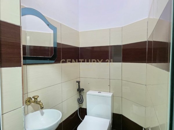 Tirane, jepet me qera ambjent biznesi Kati 0, 64 m² 600 € (Qytet Studenti)