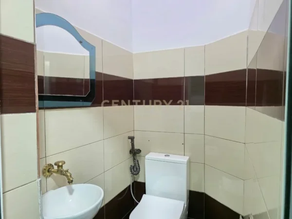 Tirane, jepet me qera ambjent biznesi Kati 0, 64 m² 600 € (Qytet Studenti)