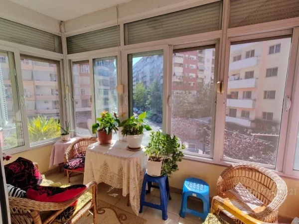Tirane, shitet apartament 2+1 Kati 3, 124 m² 164.000 € (Astir)